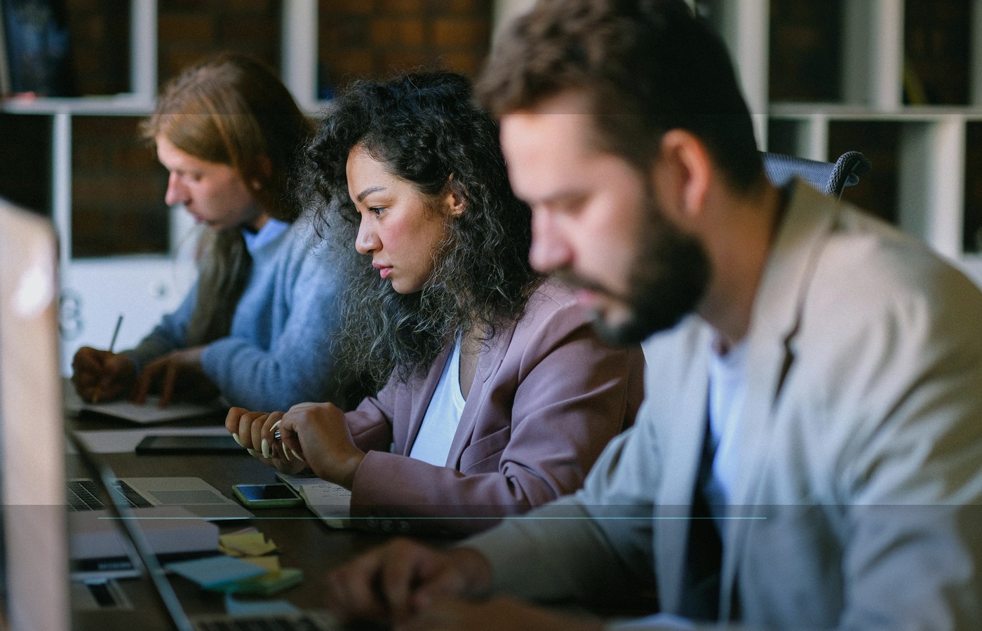 Diagram showing the main dimensions of a strong review